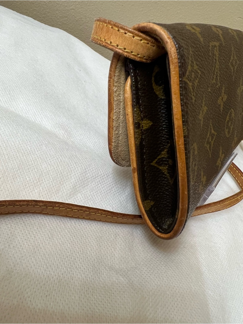 Louis Vuitton Authentic Monogram Crossbody EUC - Picture 7 of 13